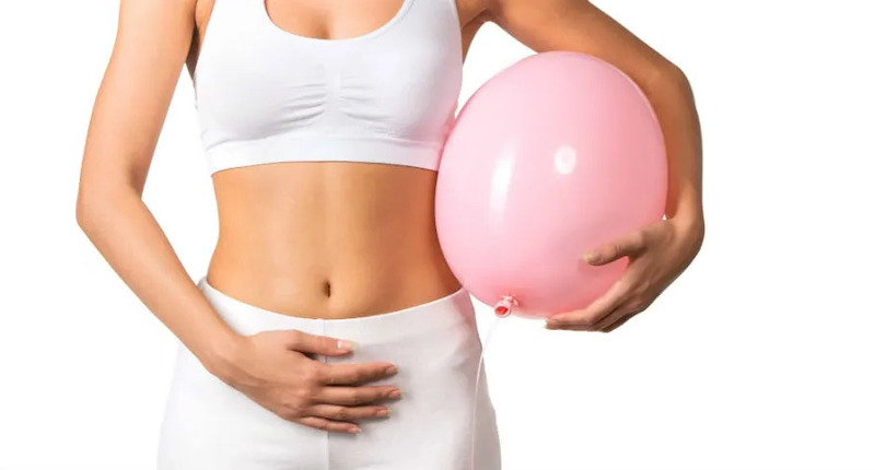 trop de sel dans le corps femme ballonnement balon rose