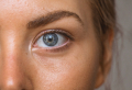 Comment faire baisser la tension oculaire naturellement ? Méthodes et gestes à adopter