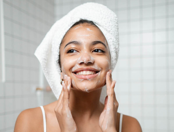 appliquer un exfoliant pour la peau comment nettoyer son visage pour avoir une belle peau