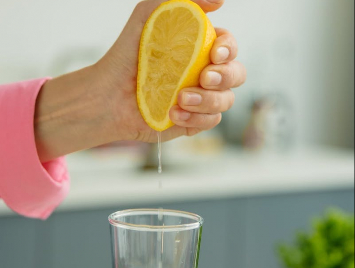 bienfaits du jus de citron pour faire une boisson detoxifiante simple