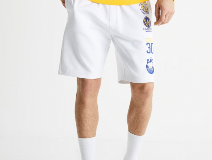 chaussures baskets homme hoodie jaune shorts blancs