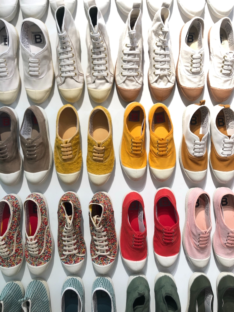 collection chaussures sport couleurs tendance placard rangement