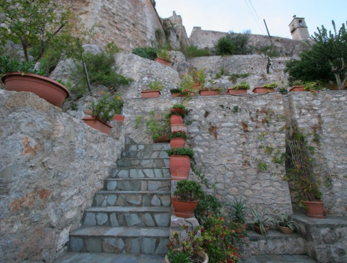 comment faire un jardin en pente sans rocaille soutenement stable en pierre beton