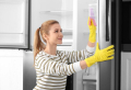 Avec quoi nettoyer le frigo ? Astuces de grand-mère