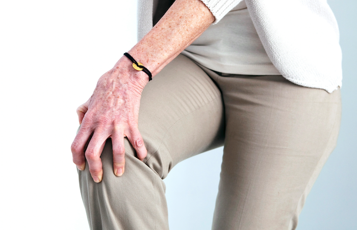 comment utiliser le curcuma comme anti inflammatoire vieille dama souffrant d arthrose