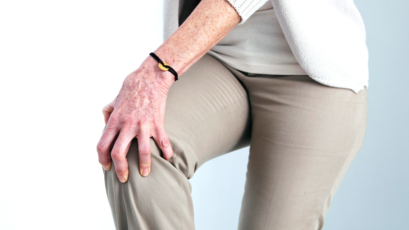 comment utiliser le curcuma comme anti inflammatoire vieille dama souffrant d arthrose