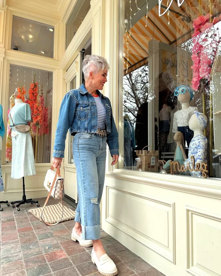 coupe pixie femme 50 ans cheveux gris