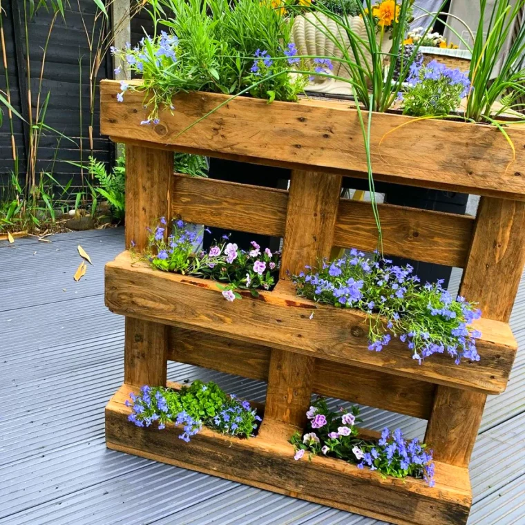 idee de jardiniere avec des palettes recyclees fleurs jardin