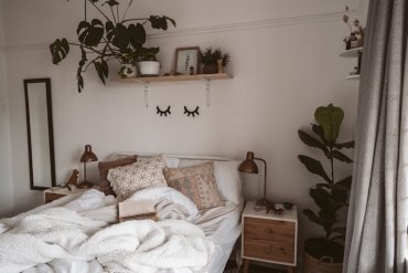 modele de chambre adulte cocooning en blanc avec des accents bohème chic et des plantes