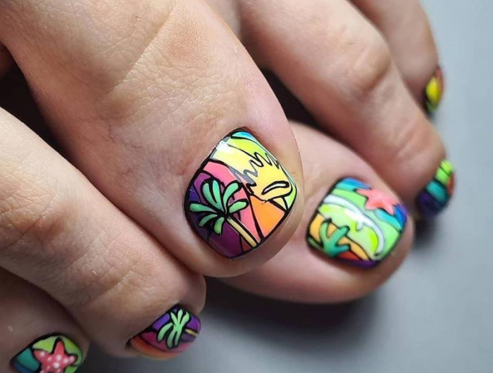 modeles colorés d ongles avec motif palmier dessiné et des couleurs variées