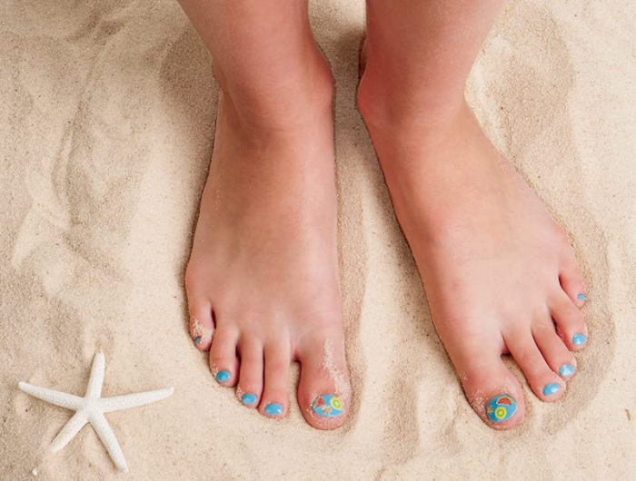 motif fruits d été dessin ongles vernis bleu modele ongle pied d été