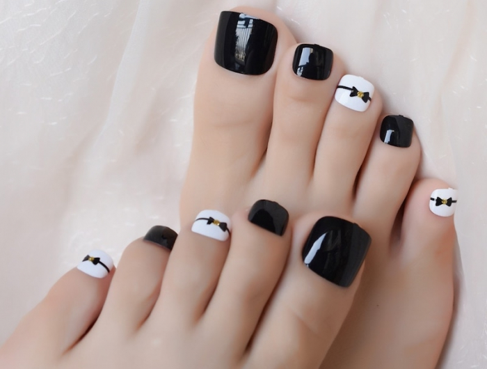 nail art noir et blanc contrastant vernis pied ete elegant classique