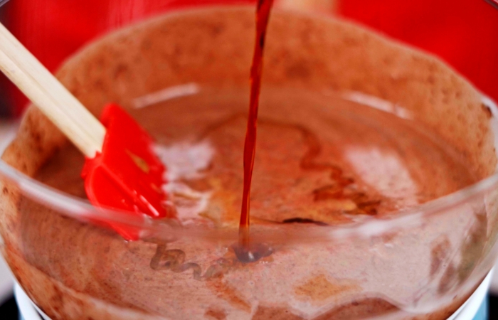 preparation creme pour tartelette aux fraises et chocolat fondu noir