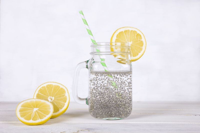 Effective detox drink recipe with chia seeds and lemon and water.