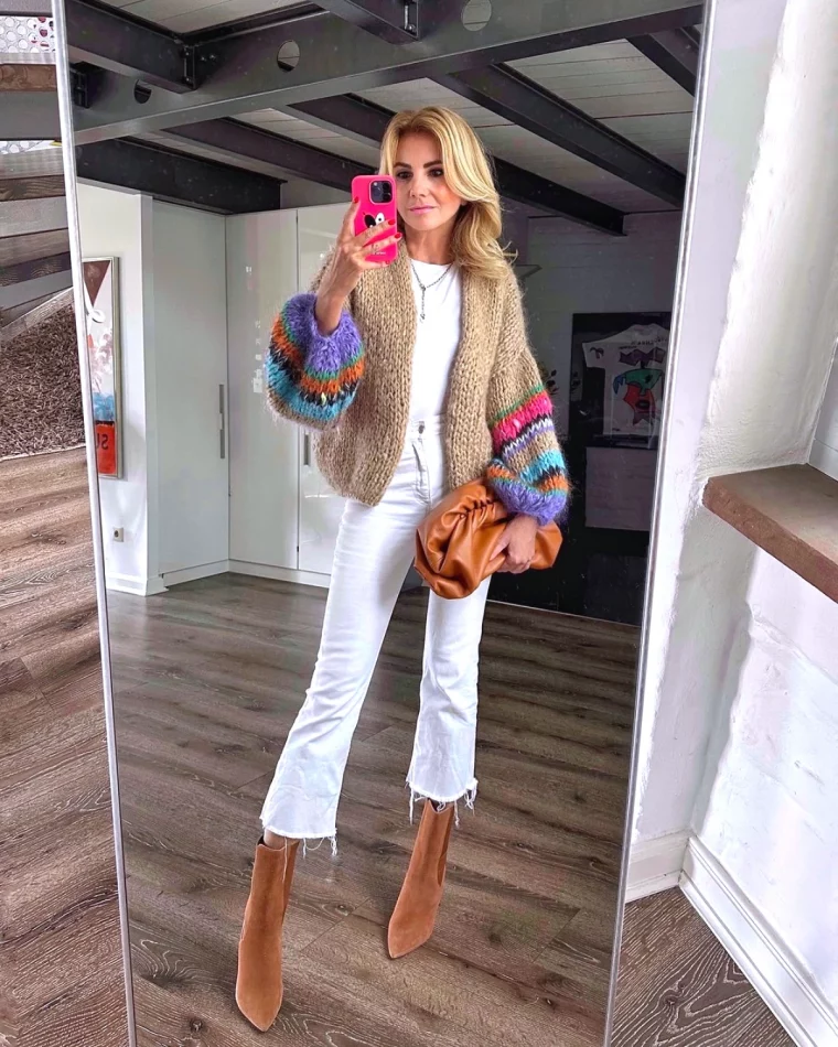 style boheme chic a 50 ans jilet pantalon blanc bottines en daim