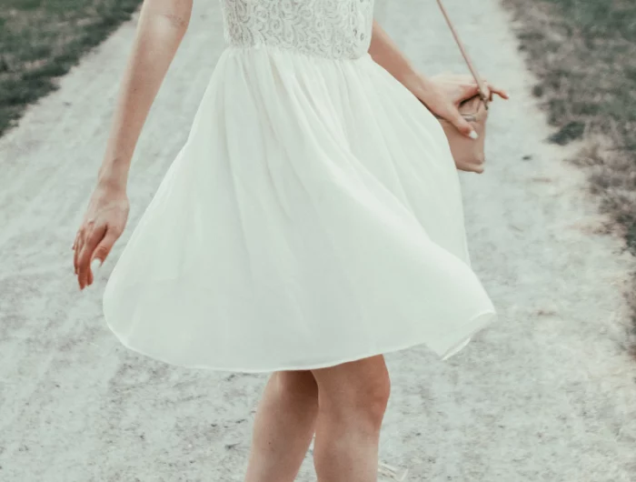 baskets nude couleur quelles chaussures avec une robe midi