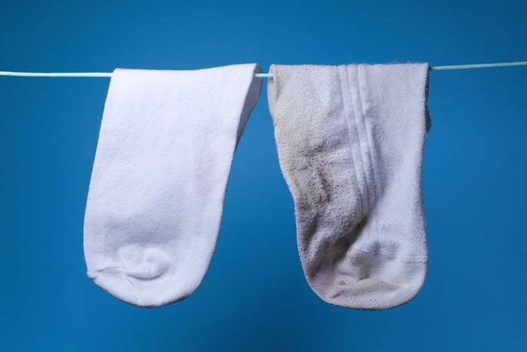 Comment blanchir des chaussettes avec du bicarbonate et d’autres produits magiques