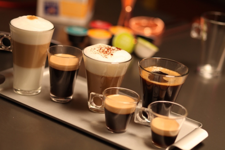 Comment faire un café frappé maison sans mixeur ? Astuce de grand-mère
