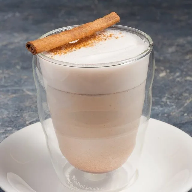 Πώς να φτιάξετε έναν καλό καφέ Frappe White Cup White Frappe