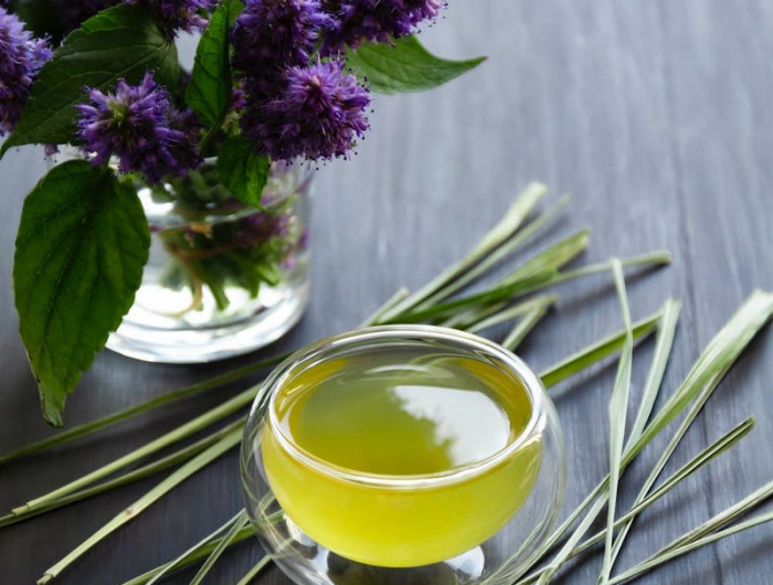 huile essentielle de citronnelle pour se débarrasser des moucherons