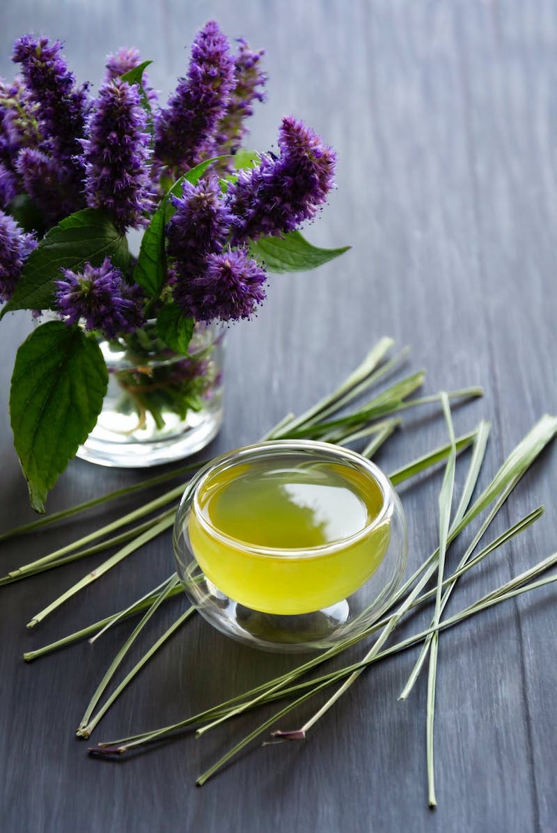 huile essentielle de citronnelle pour se débarrasser des moucherons