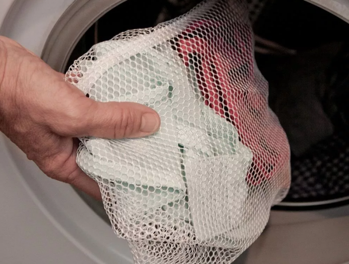 lavage chaussetes machins dans un sachet