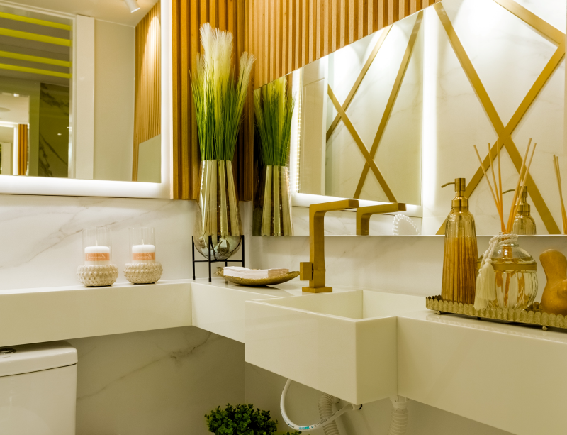 miroir mur marbre eclairage salle de bain exotique revetement mur bois
