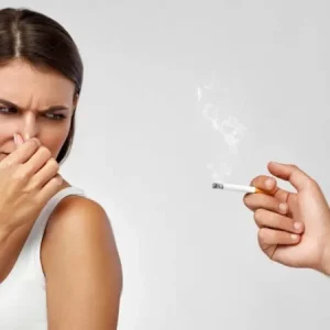 Astuces de grand-mère pour enlever les odeurs de tabac