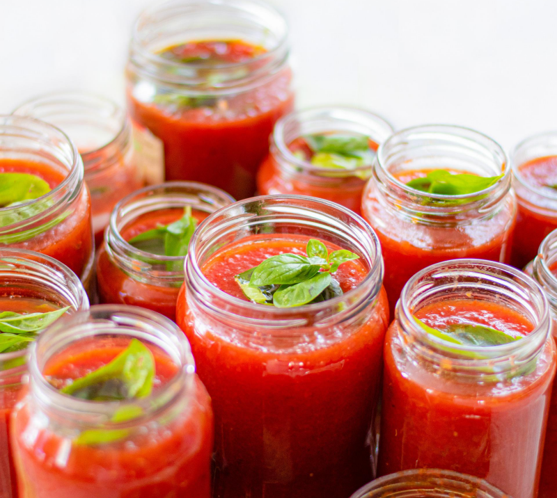 recette conserve de tomates fraiches feuille de basilic bocal sterilise