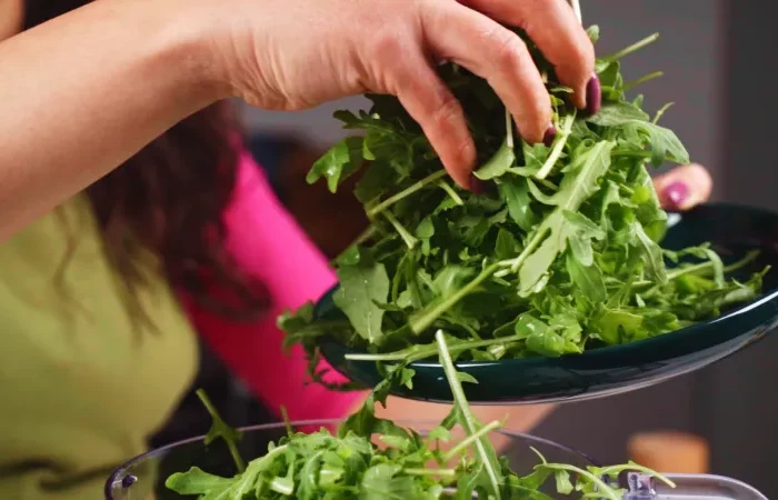 recette de salade froide avec roquette et autres ingrédients