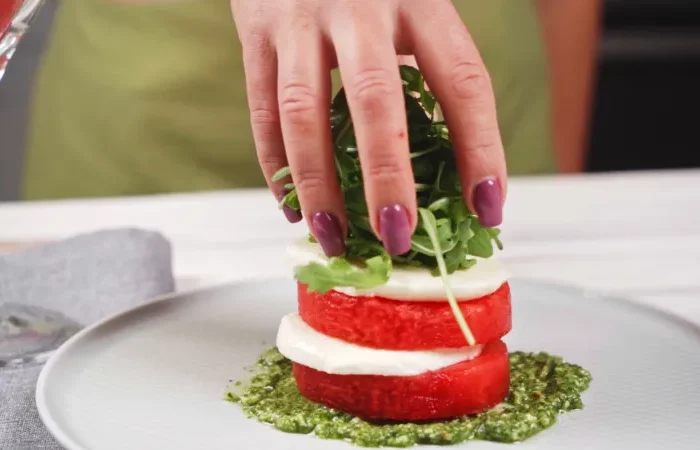 salade d été avec pasteque mozzarella pesto et roquette idée menu léger canicule