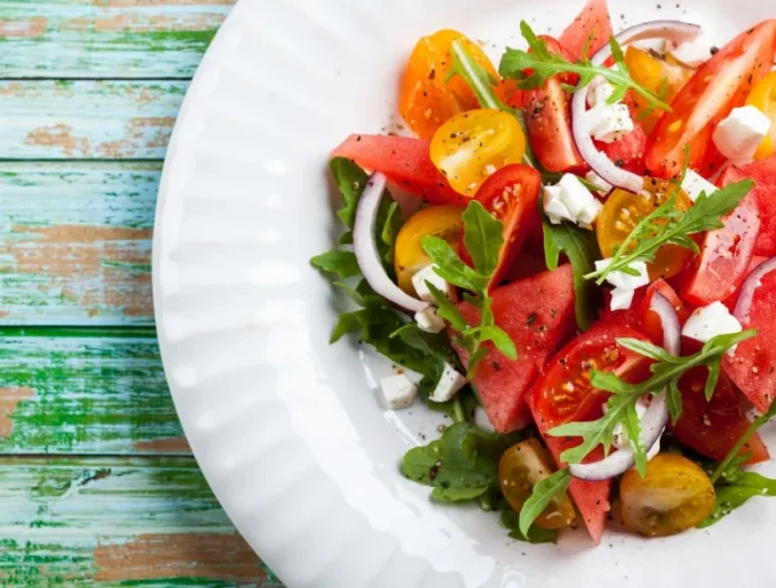 salade de tomates cerise pasteque oignons rouges roquette exemple de salade originale