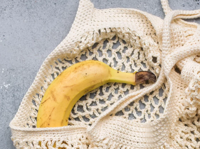 surface beton sac crochet stockage fruits banane