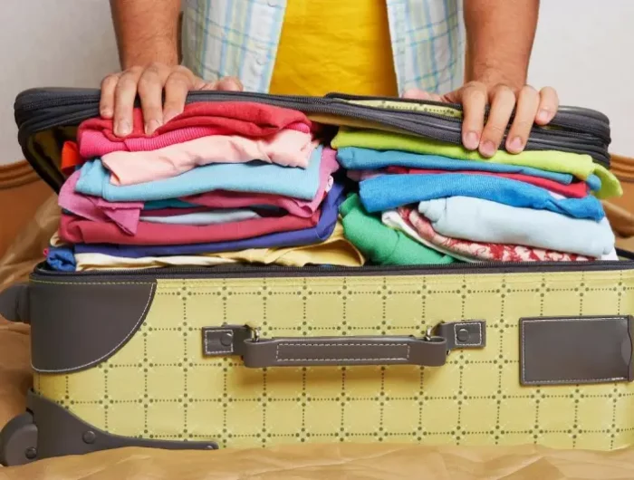 comment ne pas froisser une chemise dans une valise