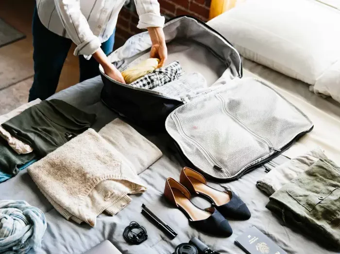 comment ne pas froisser une chemise dans une valise preparation pour un voyage