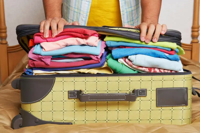 comment ne pas froisser une chemise dans une valise