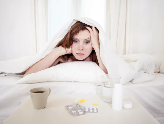 boire cafe tension sanguine cholesterol alimentation femme en insomnie avec cafe et pilules (1)