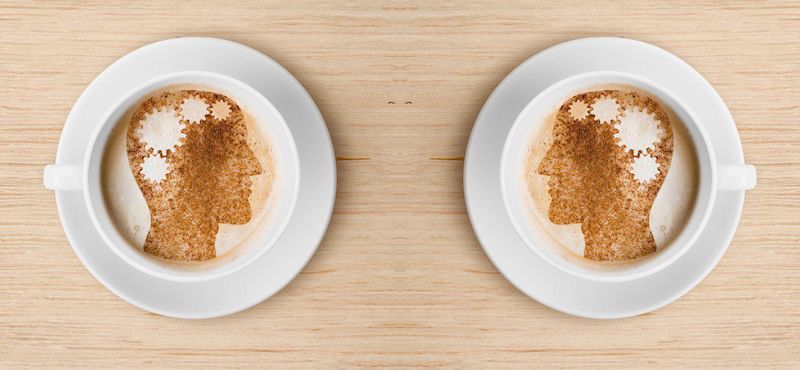 boire cafe tension sanguine cholesterol à jeun deux cafes avec figures de tete humaine