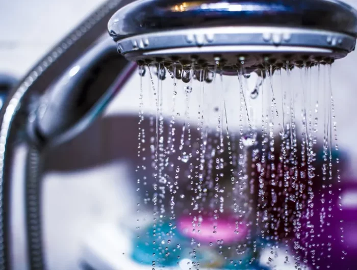 comment economiser de l eau de douche goutttes d eau