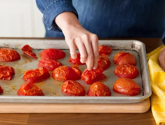 comment enlever la peau des tomates facilement dans un four simple pour faire sauce tomate