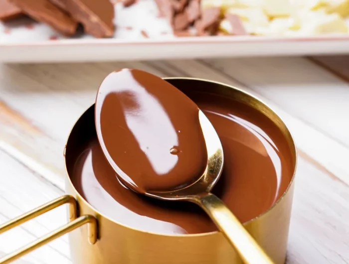 comment faire fondre chocolat bain marie cuillere doree