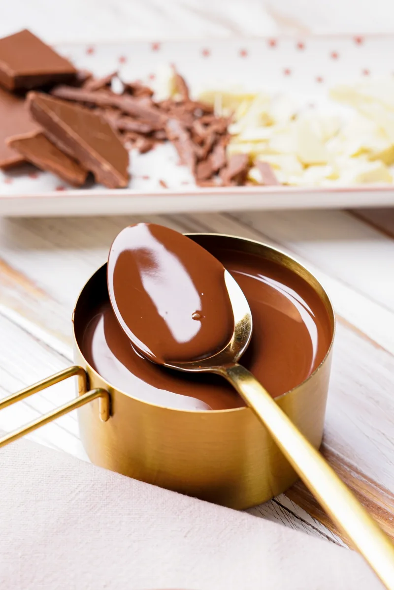 comment faire fondre chocolat bain marie cuillere doree
