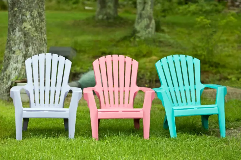 comment nettoyer des chaises en plastique de couleur