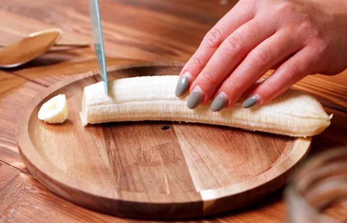couper la banane petit déjeuner minceur facile à faire smoothie banane café énergisant