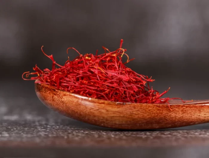 cuilliere bois safran rouge sec