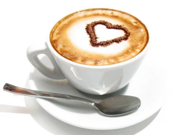 est ce que le cafe augmente la tension et le cholesterol tasse de cafe avec un coeur