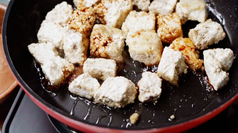 An example of an easy-to-make light evening recipe for how to eat fried tofu in a pan