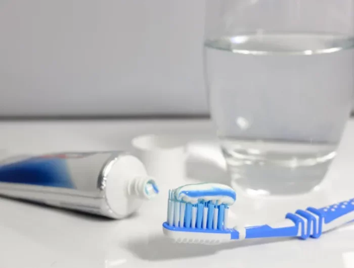 hygiene dents verre d eau brosse a dents dentifrice