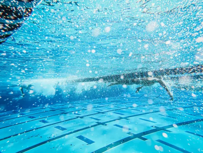 natation homme surface eau de piscine entretien ph
