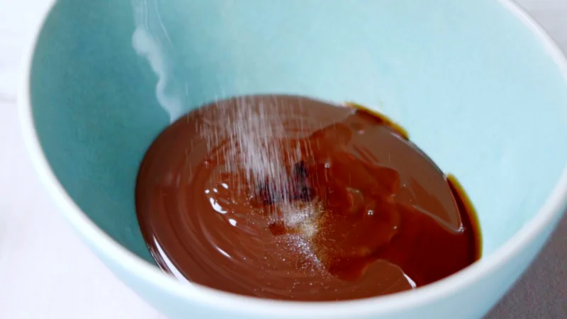 pinch salt vanilla extract melted chocolate bowl preparation chocolate cream